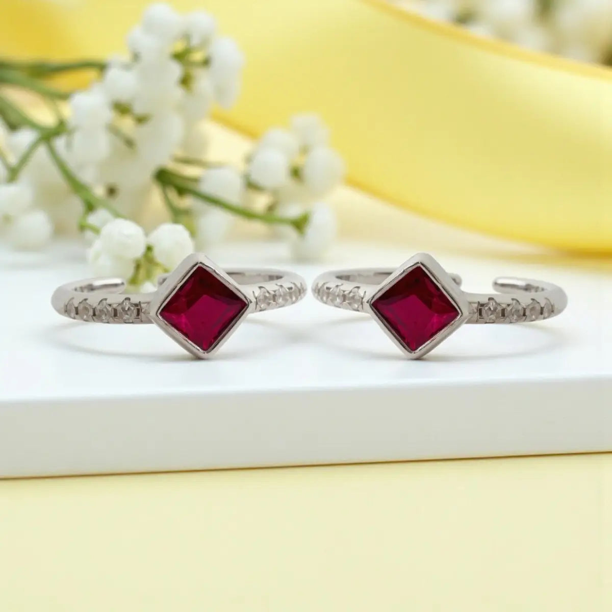 Silver Adjustable Toe Ring with Maroon Diamond
