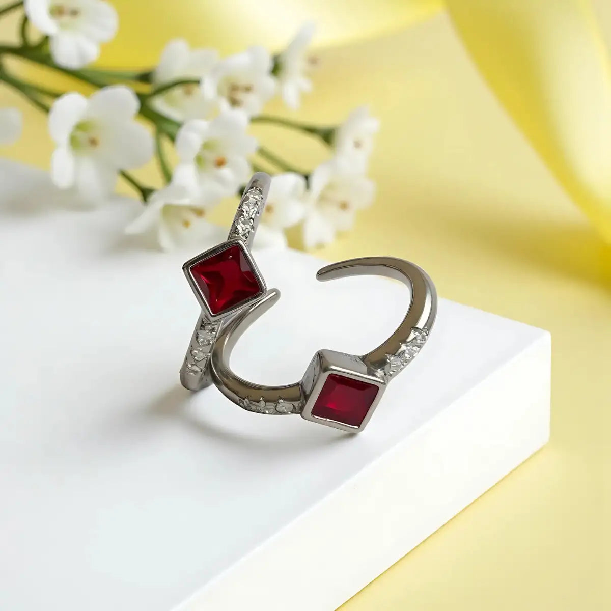 Silver Adjustable Toe Ring with Maroon Diamond
